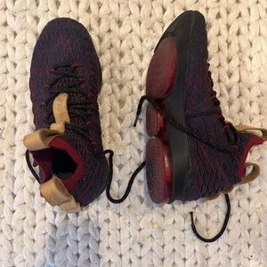 Nike Lebron XV Red Black 922811-300 New Heights Basketball Shoes Size 6 Youth